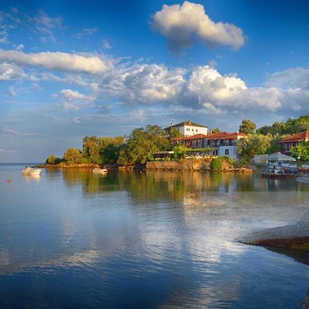 Villa Leonidas Greecefiloxenia เลโฟกาสโตร ภายนอก รูปภาพ