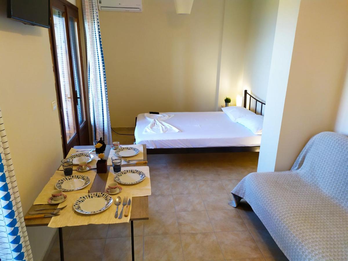 Villa Leonidas Greecefiloxenia เลโฟกาสโตร ภายนอก รูปภาพ