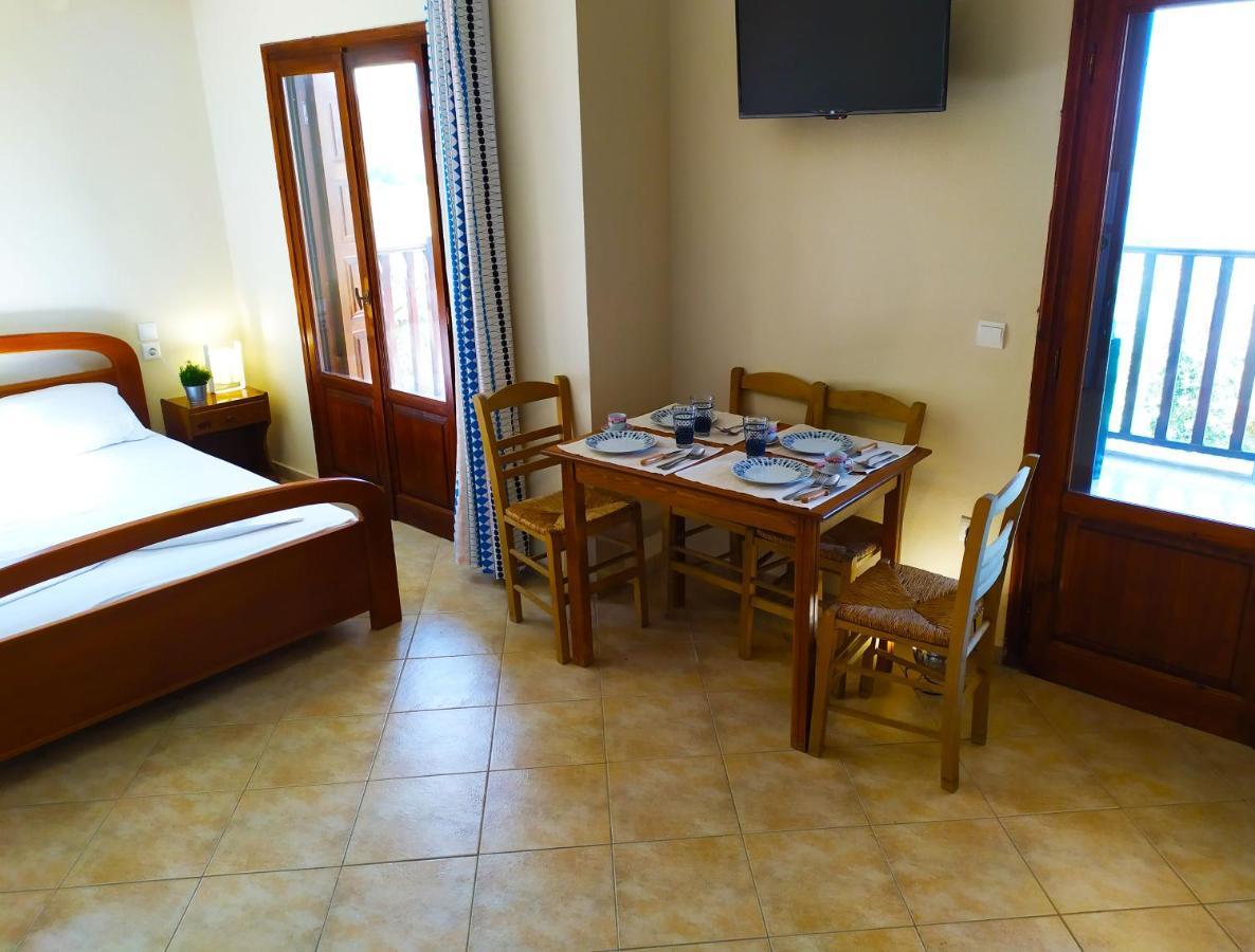 Villa Leonidas Greecefiloxenia เลโฟกาสโตร ภายนอก รูปภาพ