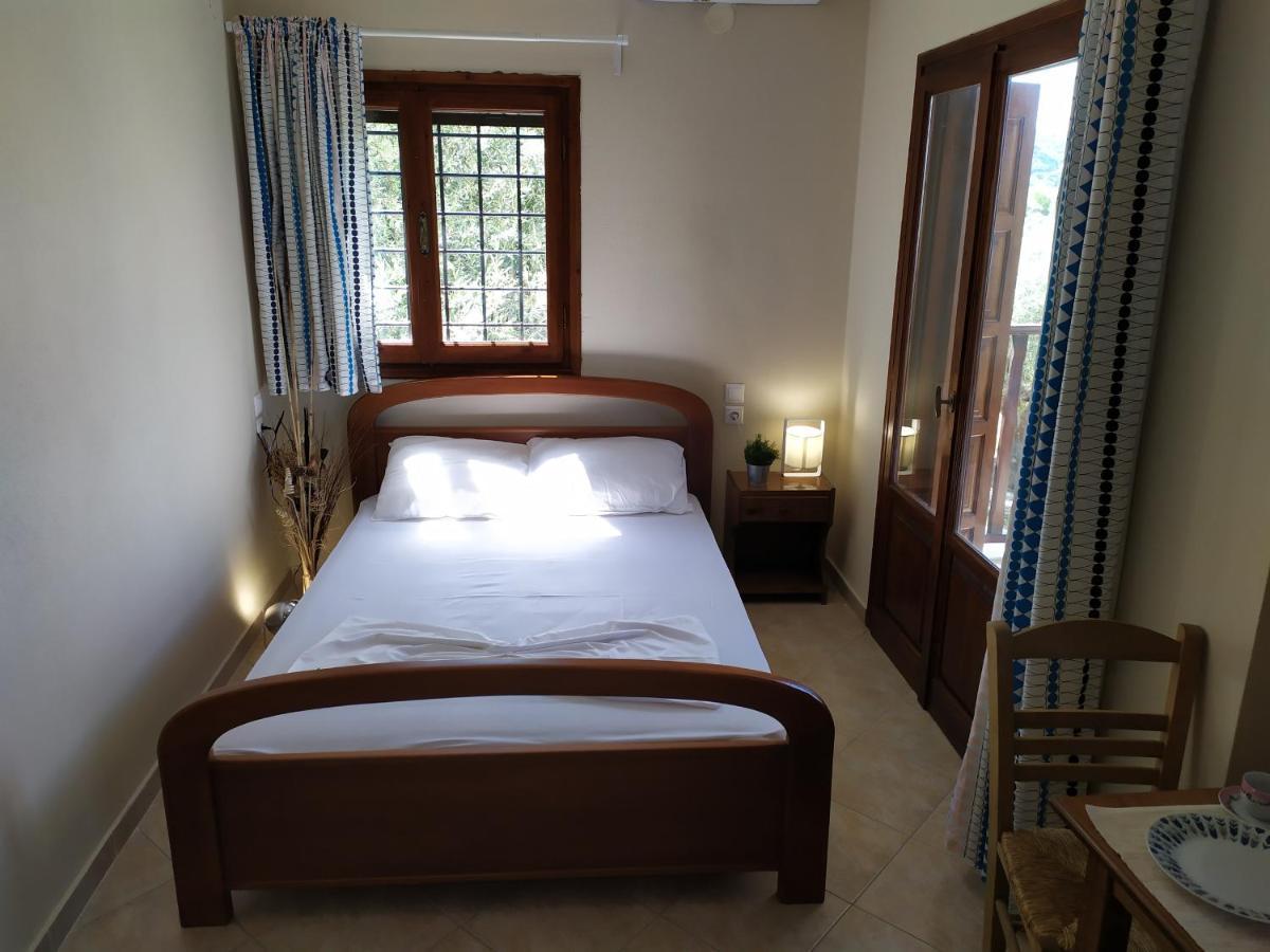 Villa Leonidas Greecefiloxenia เลโฟกาสโตร ภายนอก รูปภาพ