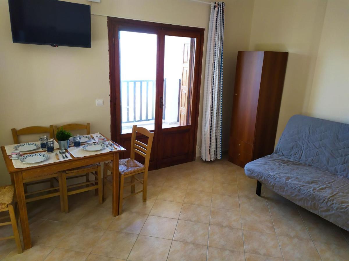 Villa Leonidas Greecefiloxenia เลโฟกาสโตร ภายนอก รูปภาพ