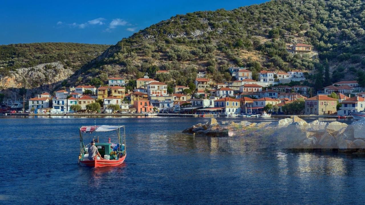 Villa Leonidas Greecefiloxenia เลโฟกาสโตร ภายนอก รูปภาพ