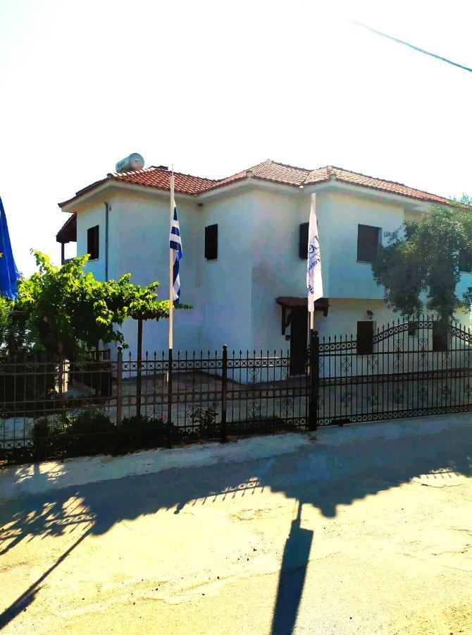 Villa Leonidas Greecefiloxenia เลโฟกาสโตร ภายนอก รูปภาพ