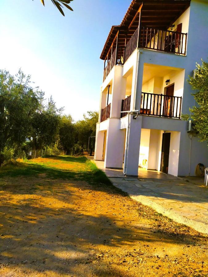 Villa Leonidas Greecefiloxenia เลโฟกาสโตร ภายนอก รูปภาพ