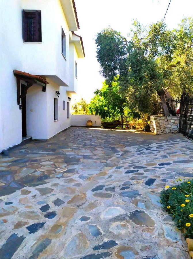 Villa Leonidas Greecefiloxenia เลโฟกาสโตร ภายนอก รูปภาพ