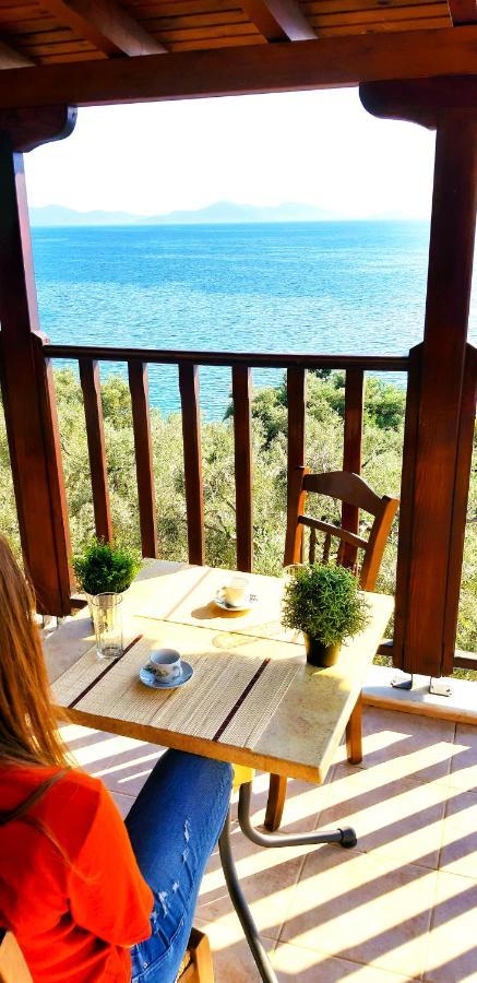 Villa Leonidas Greecefiloxenia เลโฟกาสโตร ภายนอก รูปภาพ