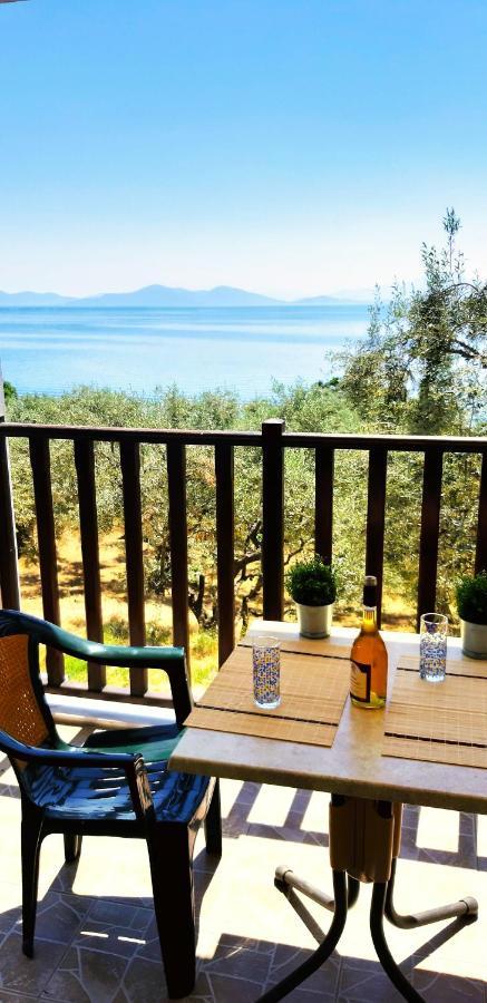 Villa Leonidas Greecefiloxenia เลโฟกาสโตร ภายนอก รูปภาพ