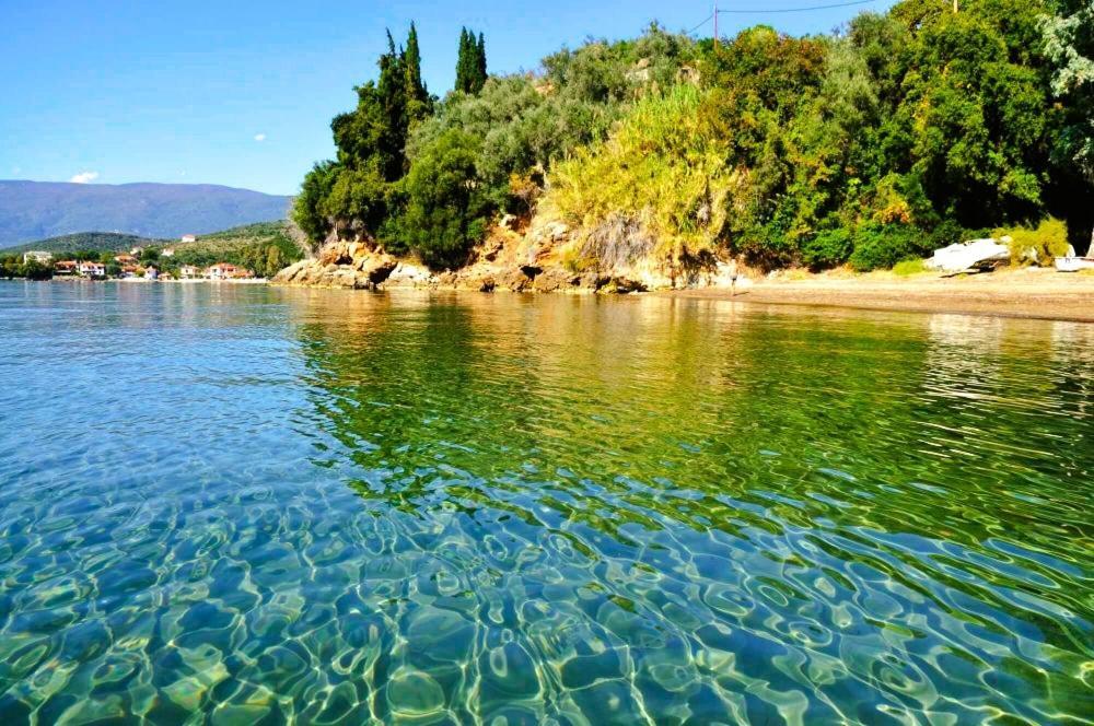 Villa Leonidas Greecefiloxenia เลโฟกาสโตร ภายนอก รูปภาพ