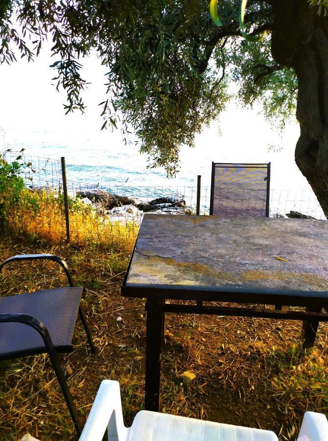 Villa Leonidas Greecefiloxenia เลโฟกาสโตร ภายนอก รูปภาพ